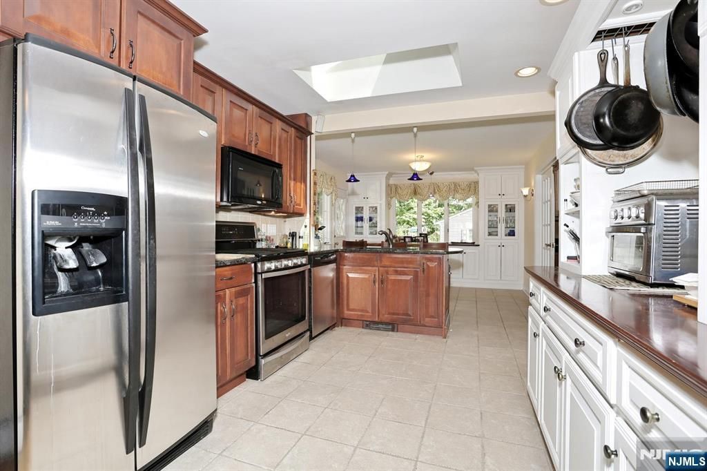 Photo of 908 N Monroe Street, Midland Park, NJ 07432 (MLS # 26025477)