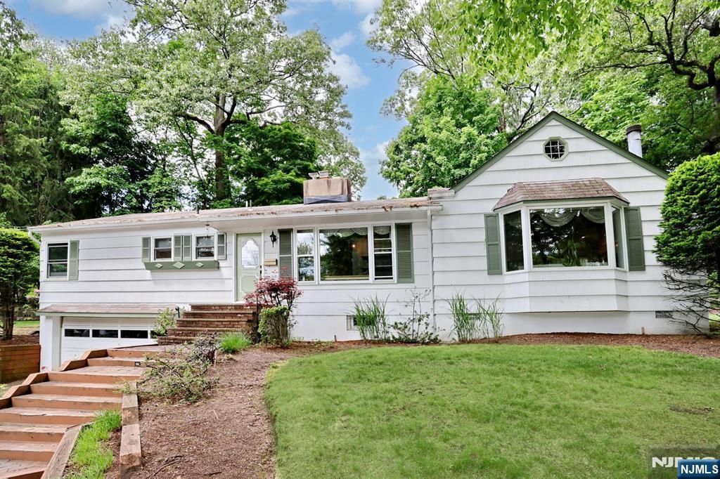 Photo of 908 N Monroe Street, Midland Park, NJ 07432 (MLS # 26025477)