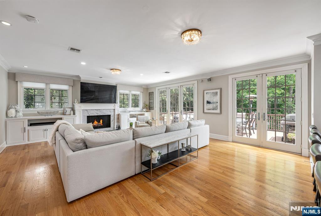 42 Lakewood Avenue