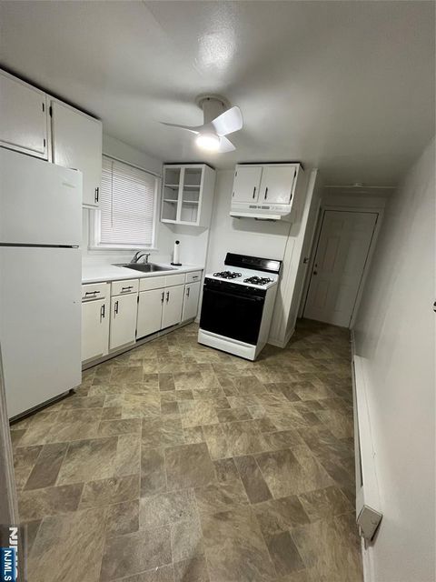 Photo of 298 Main Ave #5, Wallington, NJ 07057 (MLS # 25043505)