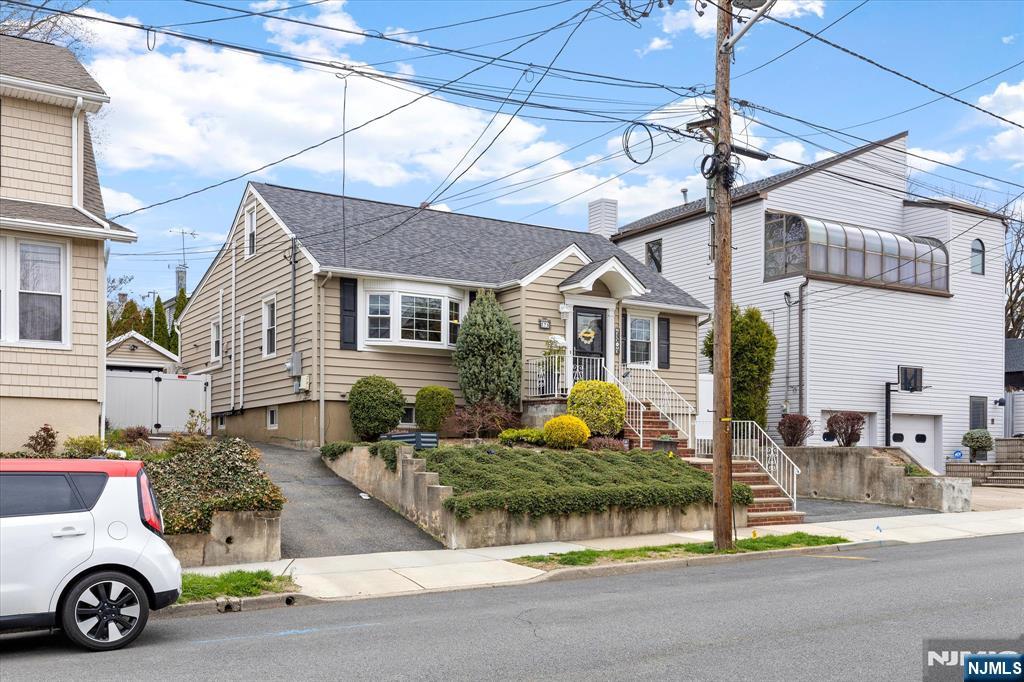 275 Laurel Place