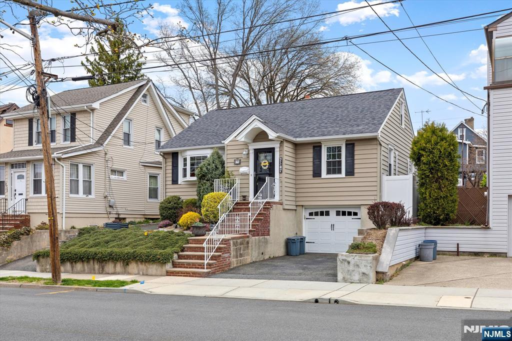 275 Laurel Place