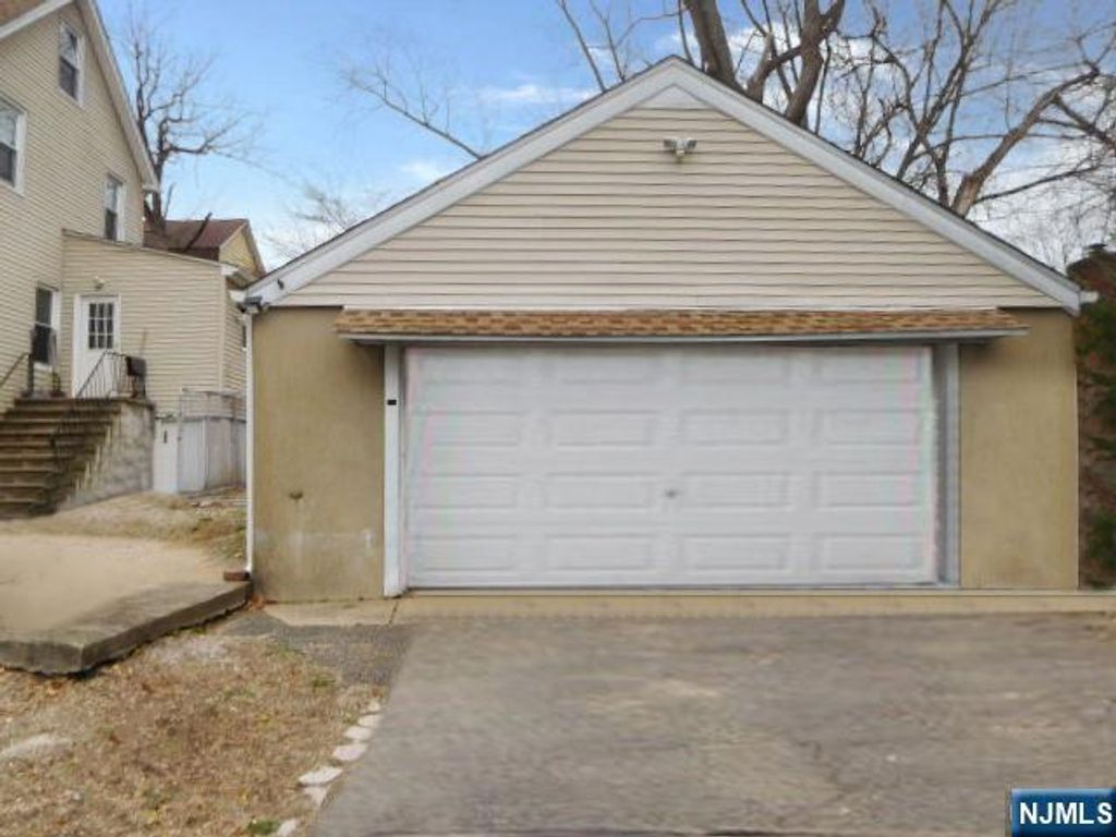 Photo of 83 E Forest Avenue, Teaneck, NJ 07666 (MLS # 25036331)