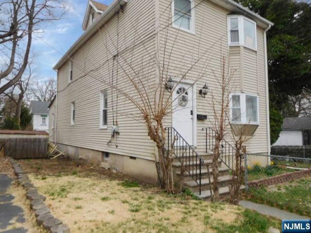 Photo of 83 E Forest Avenue, Teaneck, NJ 07666 (MLS # 25036331)