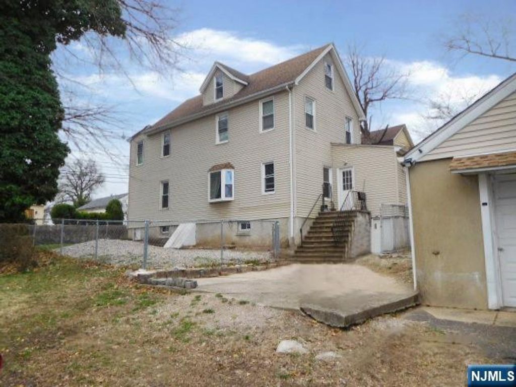 Photo of 83 E Forest Avenue, Teaneck, NJ 07666 (MLS # 25036331)