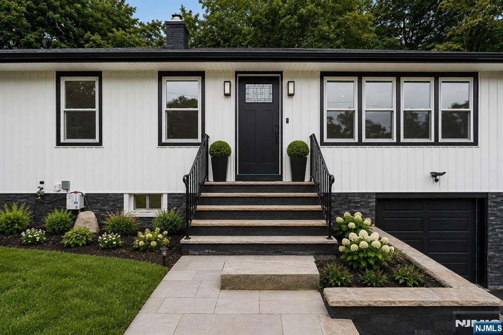 20 Manito Avenue