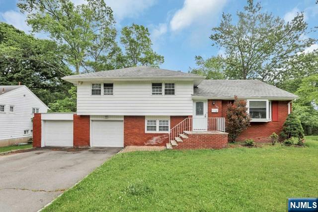 102 Prescott St, Demarest, New Jersey - 3 Bedrooms  
3 Bathrooms  
7 Rooms - 