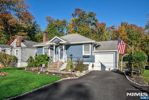 Photo of 53 Hillcrest Drive, Wayne, NJ 07470 (MLS # 26038716)