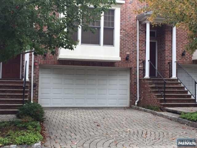 433 Fairview Ave, Fort Lee, New Jersey - 3 Bedrooms  
3.5 Bathrooms  
7 Rooms - 