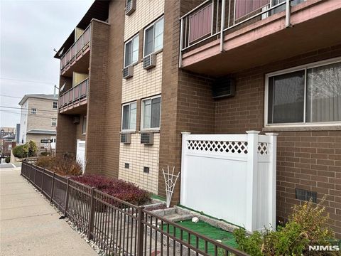 Photo of 423 Walker Street #B5, Fairview, NJ 07022 (MLS # 25042831)