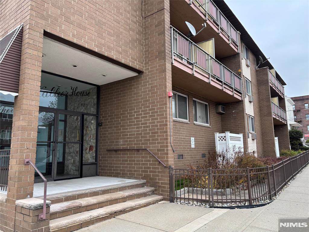 423 Walker Street B5