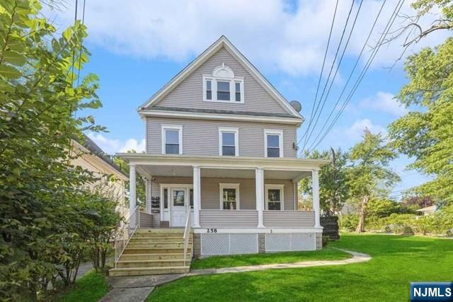 258 W Englewood Ave 3, Englewood, New Jersey - 2 Bedrooms  
1 Bathrooms  
5 Rooms - 