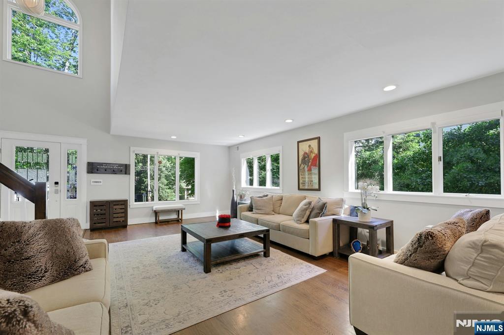 962 Pines Terrace