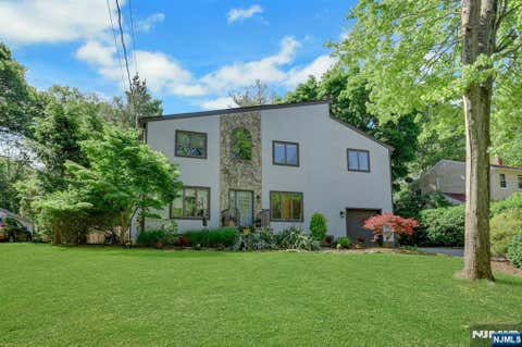 Photo of 962 Pines Terrace, Franklin Lakes, NJ 07417 (MLS # 26012944)