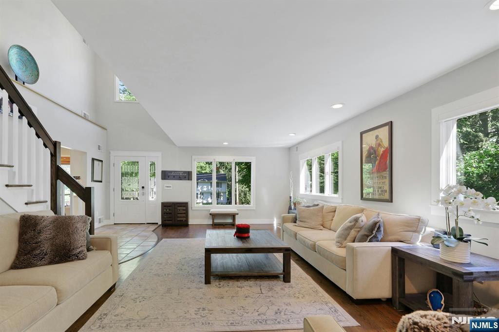 962 Pines Terrace