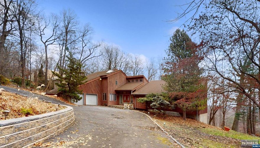 Open House 12/16 & 12/17 from 12-2pm. Opportunity to customize this 4br / 3.5ba Franklin Lakes contemporary home featuring vaulted ceilings, large windows and skylights throughout. The main level offers a large EIK kitchen with dining area, formal dining room, double story formal living room w/ FP, wraparound deck which overlooks property, 2br / 1ba, powder & laundry room. The second level offers an expansive primary bedroom with en-suite bath, wall to wall closets & large walk0in closet & the lower level offering a guest suite w/walk-in closet, full bath, large family room w/ FP, wet bar & sliding glass doors that open onto property grounds this home and location have it all. conveniently located to major roadways, shops, restaurants, schools, a premier equestrian facility, ski & tubing, mountains and trails.