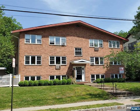 Photo of 35 S Willow St #B5, Montclair, NJ 07042 (MLS # 25044059)