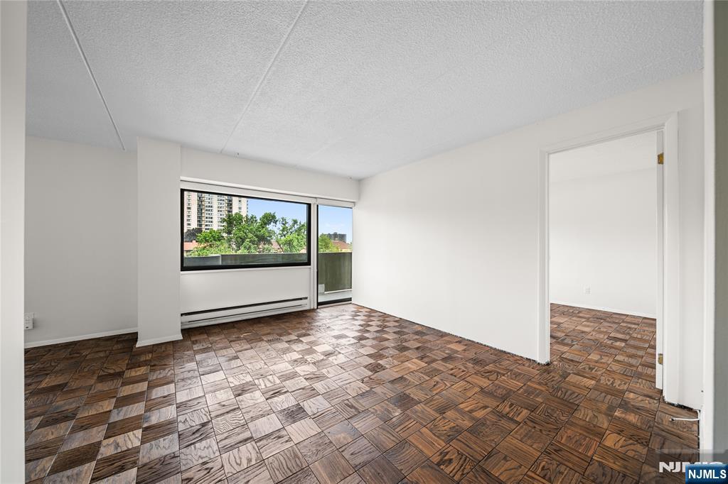 1600 Center Avenue 5A