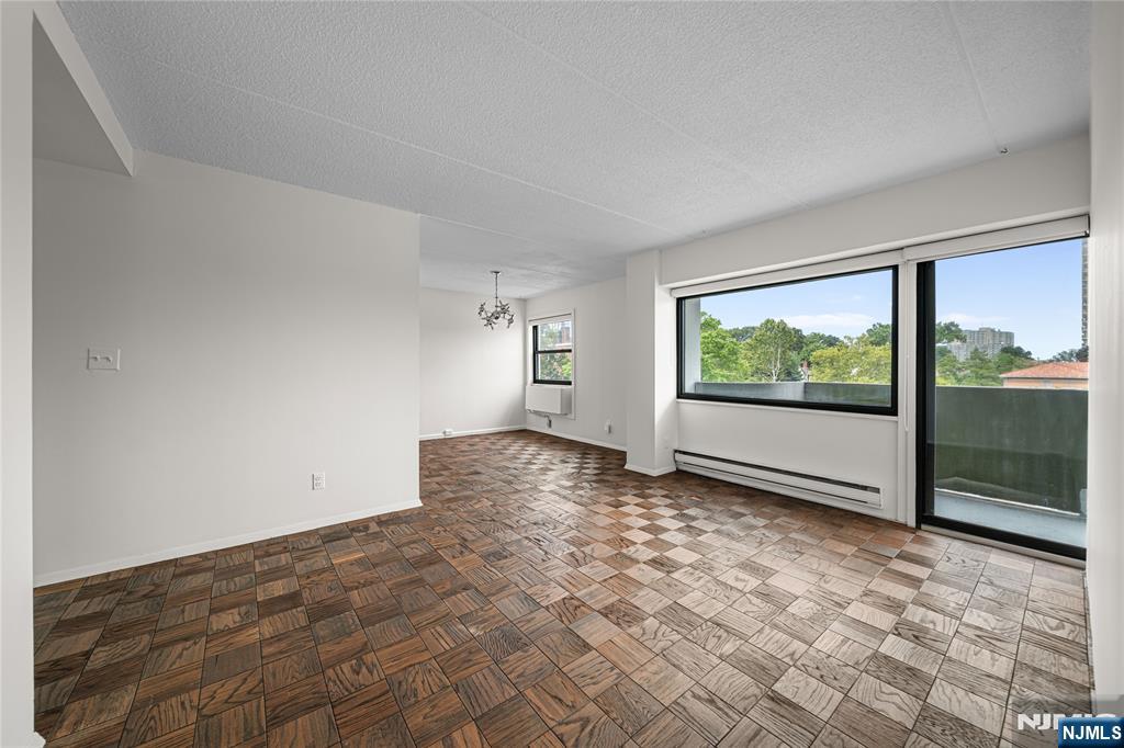 1600 Center Avenue 5A