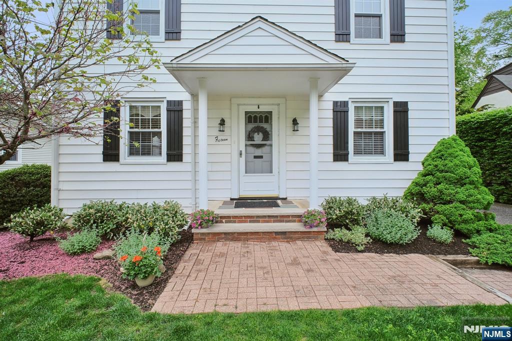 15 N Woods End Road