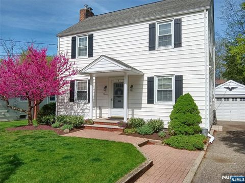 15 N Woods End Road West Orange NJ 07052