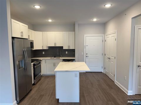 MLS: 25014516
