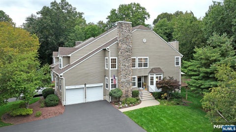 Photo of 8 Hunter Road, North Haledon, NJ 07508 (MLS # 26034613)