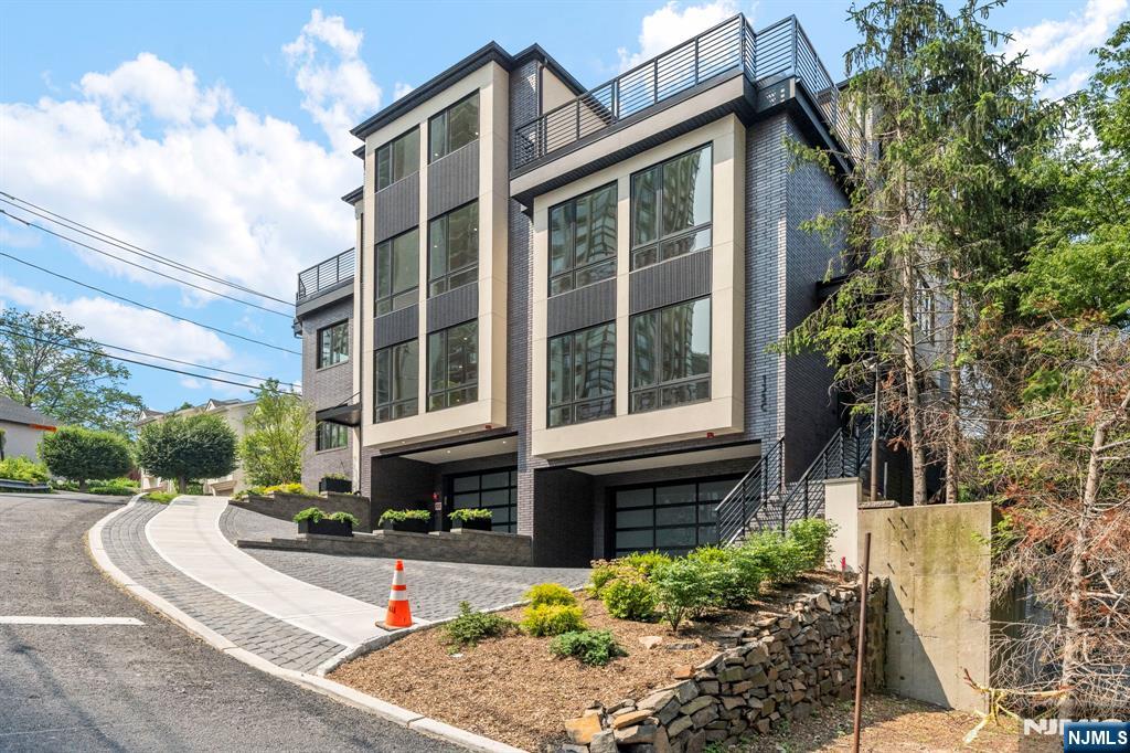 135 Old Palisade Road