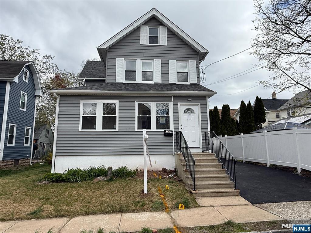 9 Sycamore Street, Bloomfield, New Jersey - 3 Bedrooms  
2 Bathrooms  
7 Rooms - 