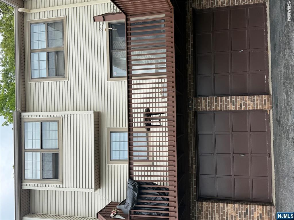101 Oak Street F6