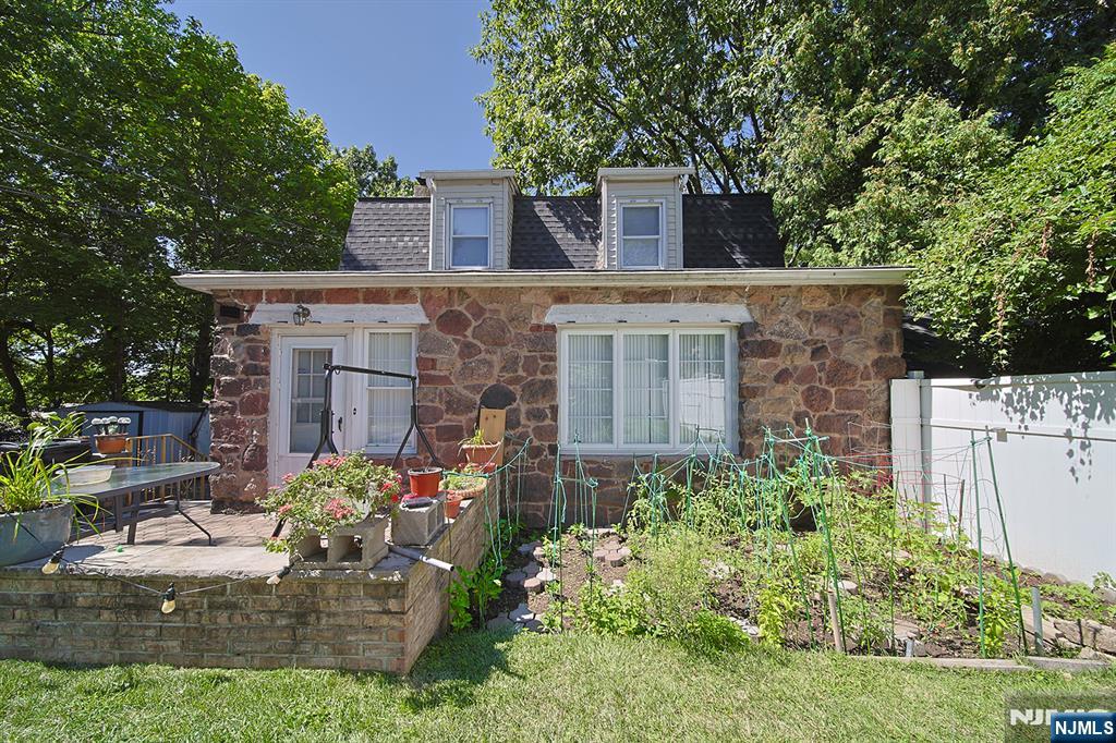 1585 Bergen Boulevard