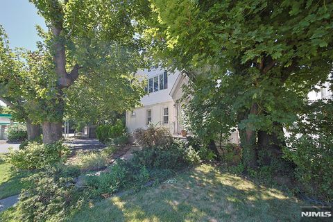 Photo of 1585 Bergen Boulevard, Leonia, NJ 07605 (MLS # 25040395)