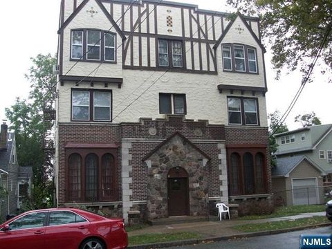 Photo of 10 Hasbrouck AVE, Hasbrouck Heights, NJ 07604 (MLS # 26024901)