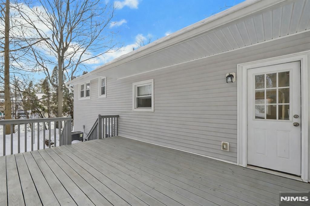 Photo of 8 Iroquois Avenue, Oakland, NJ 07436 (MLS # 26005667)