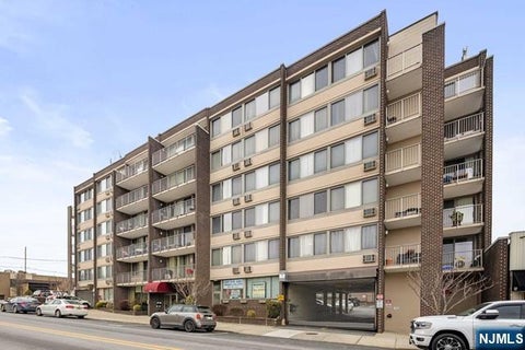 Photo of 515 Anderson Ave #2H, Cliffside Park, NJ 07010 (MLS # 26032908)