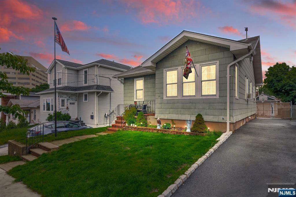 Property for Sale at 14 Elizabeth Street, Rutherford, New Jersey - Bedrooms: 4 
Bathrooms: 2 
Rooms: 8  - $615,000