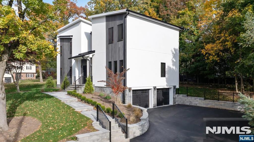7 Sloping Hill Lane