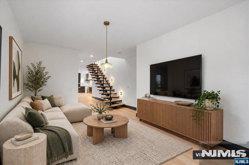 7 Sloping Hill Lane