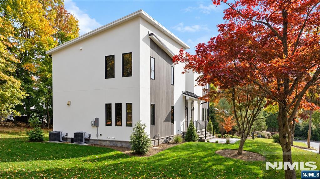 7 Sloping Hill Lane
