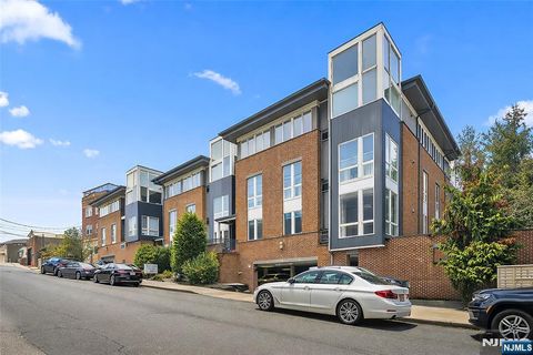 255 Laird 1 Cliffside Park NJ 07010