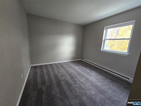 Photo of 274 Park St #7, Hackensack, NJ 07601 (MLS # 25040354)