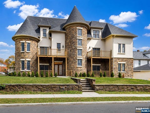 Photo of 176 Union Avenue #7, Rutherford, NJ 07070 (MLS # 26024099)