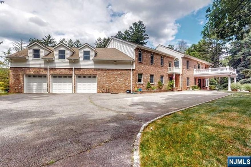 WELCOME TO FOREVER GREEN, A UNIQUE 20 RM MINI ESTATE NESTLED ON 2.86 ACRES OF LEVEL PROPERTY SURROUNDED BY HUGE EVERGREENS,FORMAL LR/FPL & DR,COMMERCIAL GRADE VIKING STOVE,2 WALL OVENS,DINETTE WITH PANORAMIC WINDOWS OVERLOOKING EXPANSIVE BACKYARD. FORMAL STAIRCASE LEADING TO A NEW 2000 SQFT MASTER BEDROON SUITE WITH HIS/HERS BATHROOMS WITH JOINT SHOWER, STEAM RM, WHIRLPOOL TUB,WET BAR WITH WINE COOLER & MICROWAV, DUEL GAS FIREPLACE, HUGE HIS/HERS CLOSETS,PLUS 3 ENSUITE OVERSIZED BEDROOMS UNIQUE FIRST FL JUNIOR SUITE, EAT IN KIT,LG BEDROOM, LR, LAUNDRY, PRIVATE DECK. FINISHED BASEMENT- WET BAR, FIREPLACE, MEDIA RM, FULL BATHROOM, OTHER AMENITIES INCLUDE POOL, DECK, 5 ATTACHED & 1 DETACHED GARAGES, EXPANSIVE SECOND FLOOR DECK,PORTICO ENTRY,SECOND STAIRCASEOFF KIT. HORSES PERMITTED