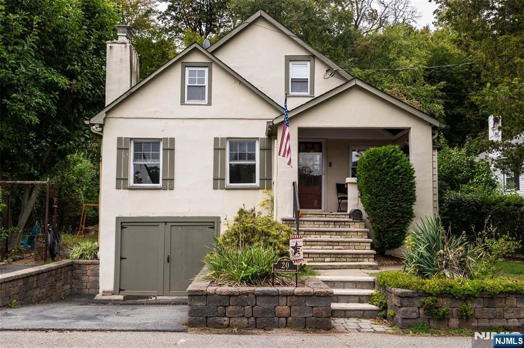 Photo of 20 Sunrise Avenue, Bloomingdale, NJ 07403 (MLS # 25036061)