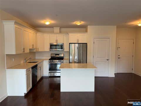 Photo of 307 Gorge Rd #501, Cliffside Park, NJ 07010 (MLS # 26031271)
