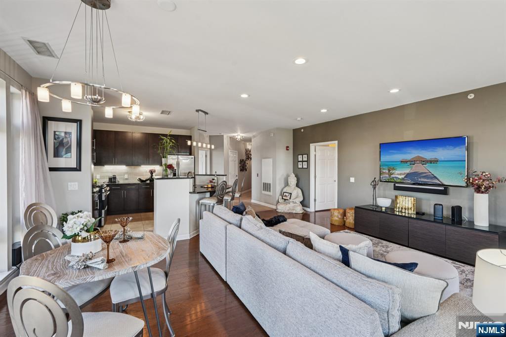 4403 Riverview Avenue 403