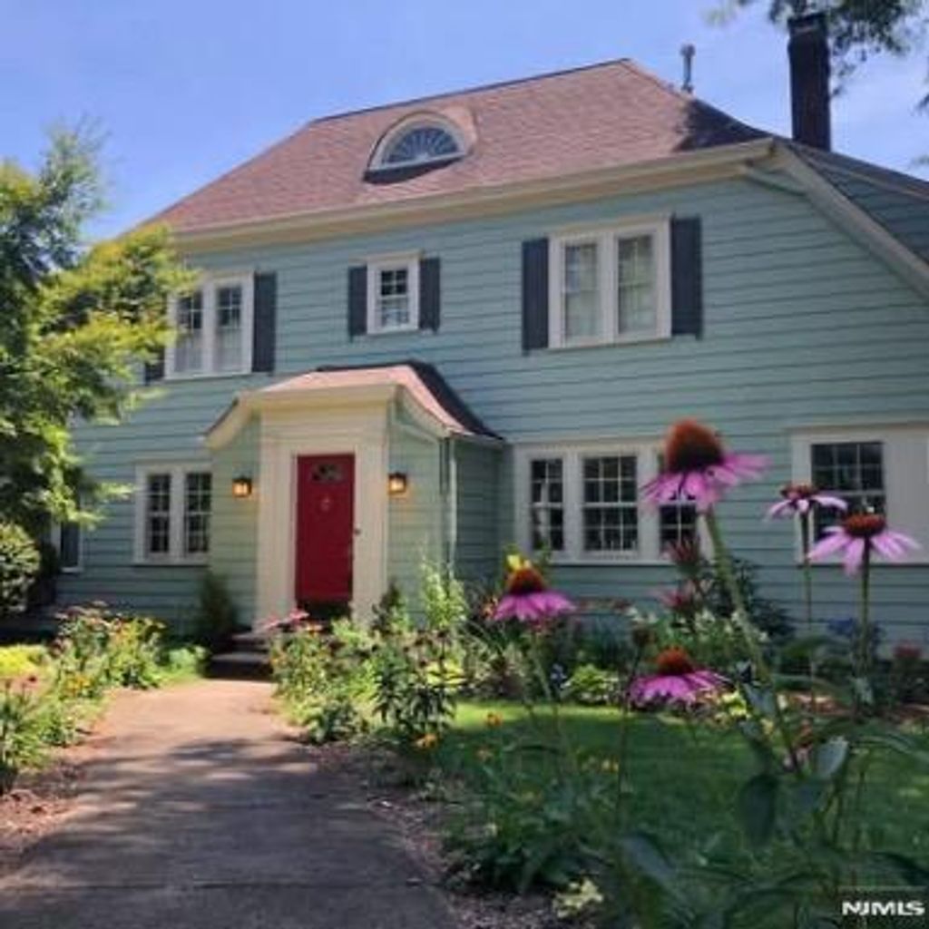 Photo of 391 Up Mountain Avenue, Montclair, NJ 07043 (MLS # 26008301)