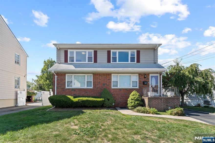 Spacious three bedroom, one bath apartment. Top floor of a two family home. Brand new LVT flooring. Lots of natural light, great neighborhood. Walking distance to Columbus Park.  Tenant pays gas heat and hot water. Landlord provides cold water.  Street parking, no backyard access. No pets.