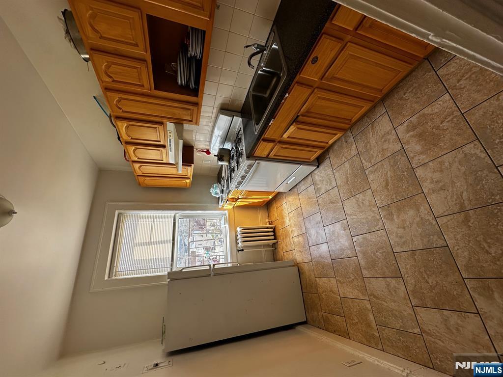 311 Queen Anne Rd 45, Teaneck, New Jersey - 1 Bedrooms  
1 Bathrooms  
3 Rooms - 