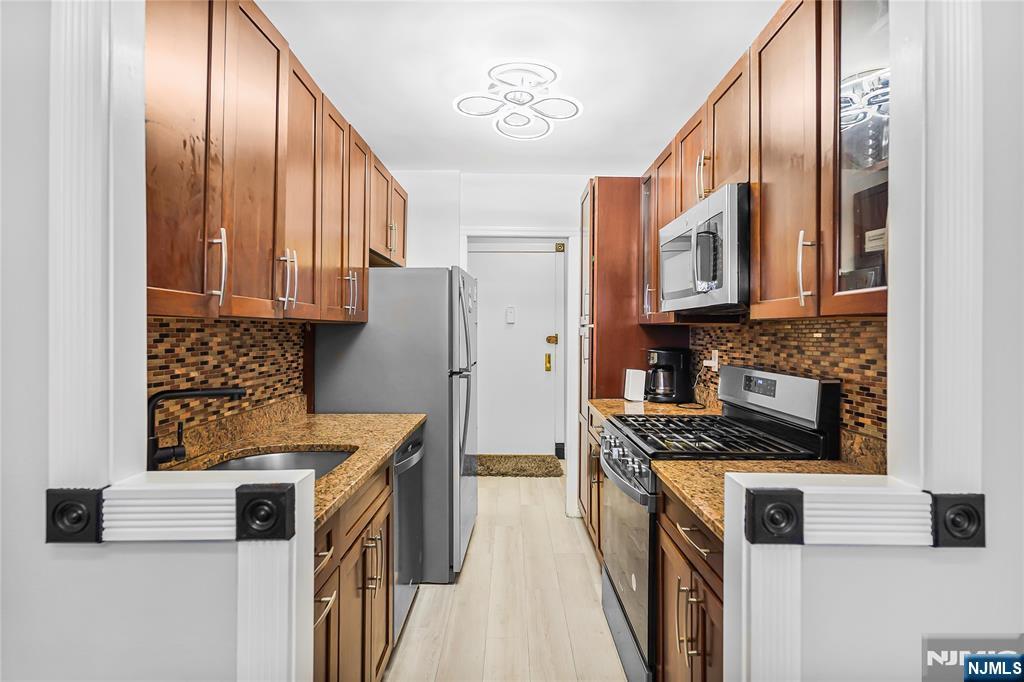 6600 Boulevard East 22J